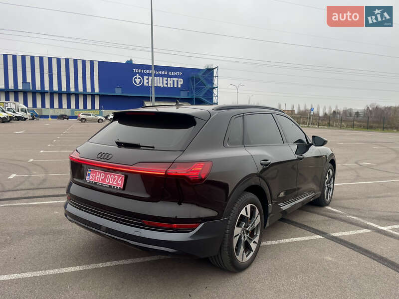 Позашляховик / Кросовер Audi e-tron 2022 в Рівному