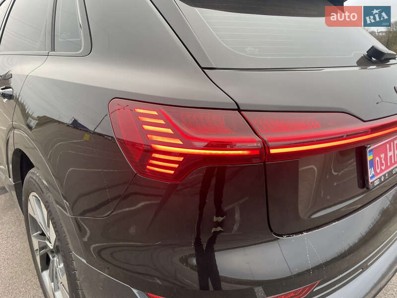 Позашляховик / Кросовер Audi e-tron 2022 в Рівному