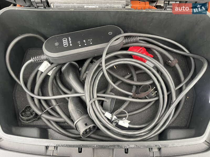 Позашляховик / Кросовер Audi e-tron 2022 в Рівному
