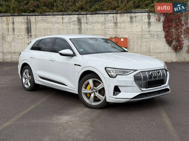 Позашляховик / Кросовер Audi e-tron 2021 в Рівному