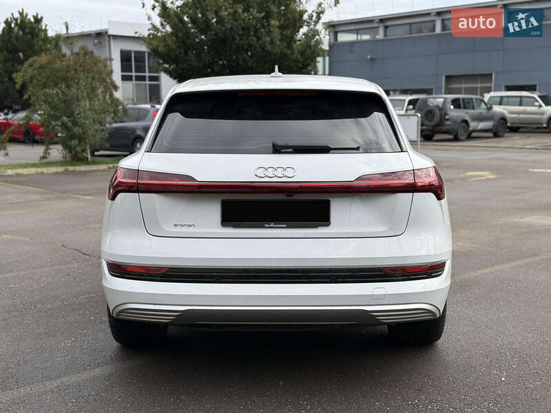 Позашляховик / Кросовер Audi e-tron 2021 в Рівному