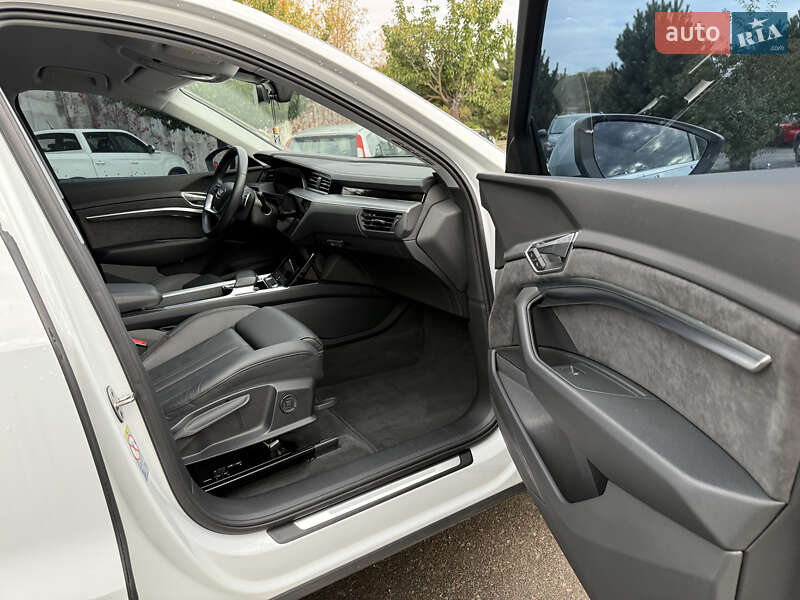 Позашляховик / Кросовер Audi e-tron 2021 в Рівному