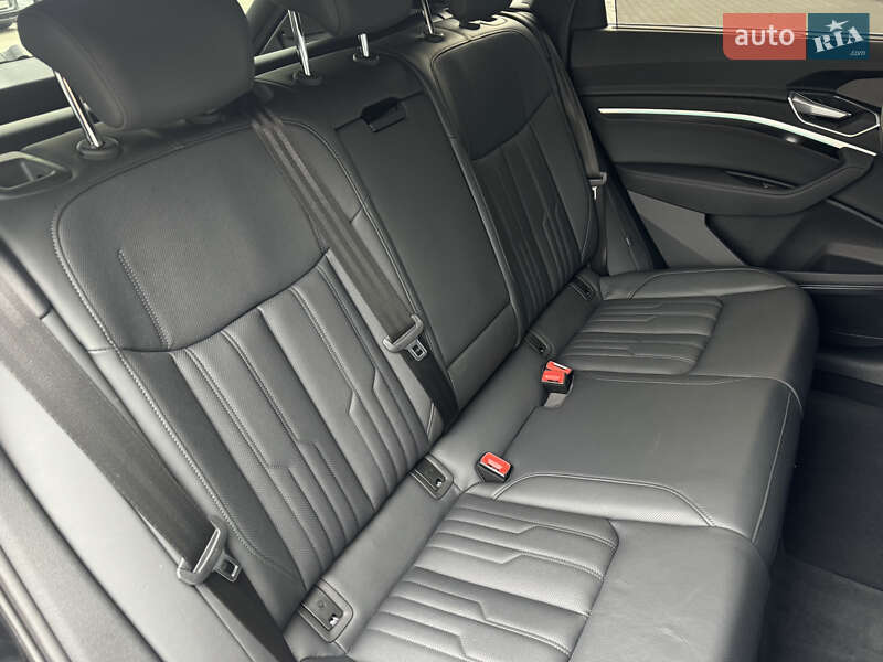 Внедорожник / Кроссовер Audi e-tron 2022 в Мукачево