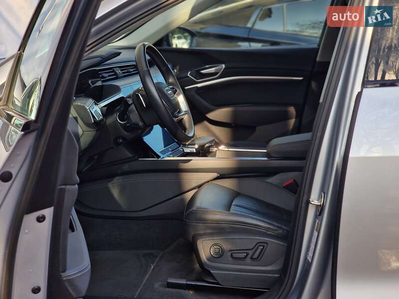 Внедорожник / Кроссовер Audi e-tron 2020 в Одессе
