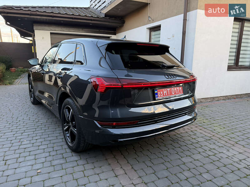 Позашляховик / Кросовер Audi e-tron 2022 в Луцьку