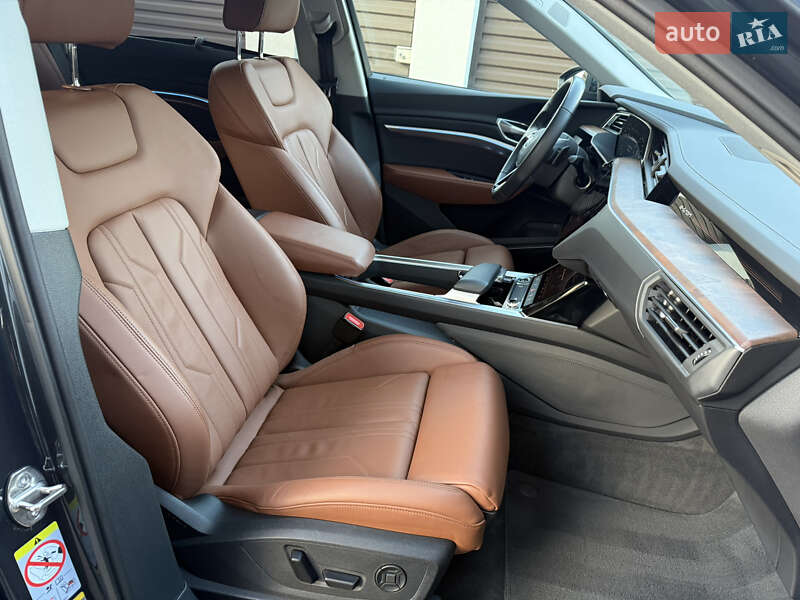 Позашляховик / Кросовер Audi e-tron 2022 в Луцьку