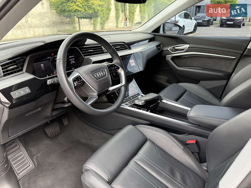 Позашляховик / Кросовер Audi e-tron 2021 в Рівному