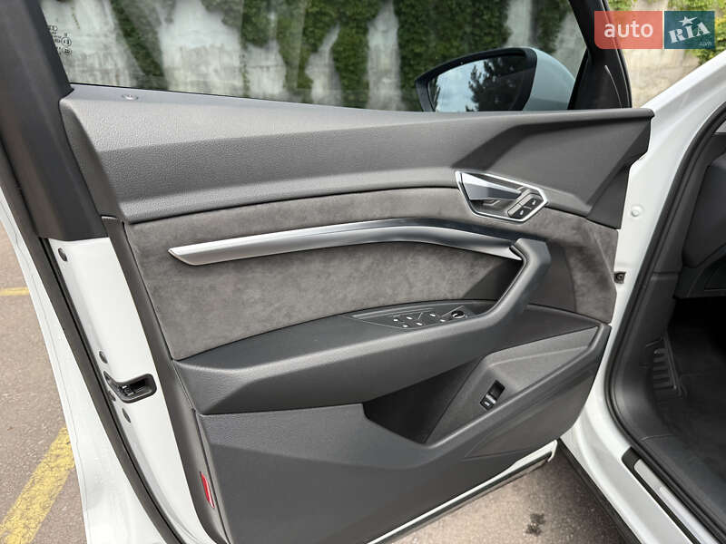 Позашляховик / Кросовер Audi e-tron 2021 в Рівному