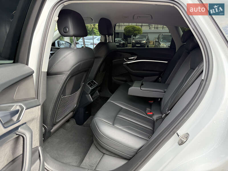 Позашляховик / Кросовер Audi e-tron 2021 в Рівному