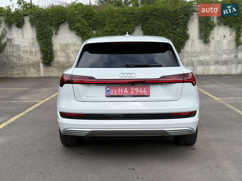 Позашляховик / Кросовер Audi e-tron 2021 в Рівному