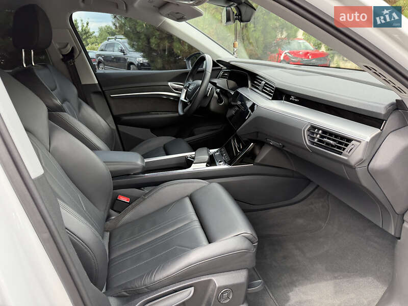 Позашляховик / Кросовер Audi e-tron 2021 в Рівному