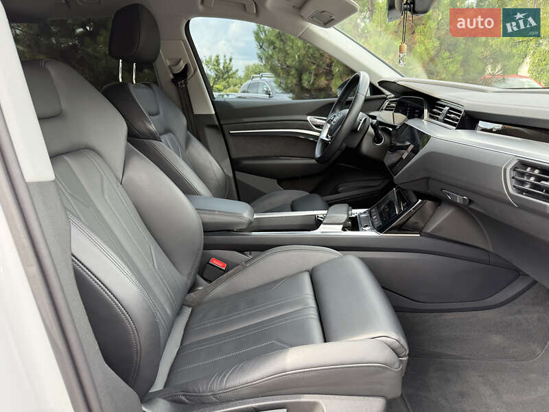 Позашляховик / Кросовер Audi e-tron 2021 в Рівному
