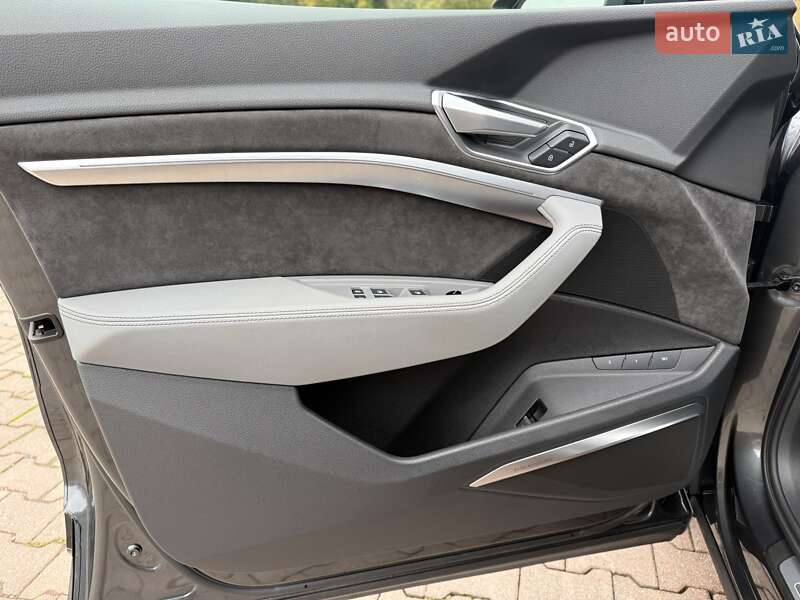 Позашляховик / Кросовер Audi e-tron 2020 в Красилові