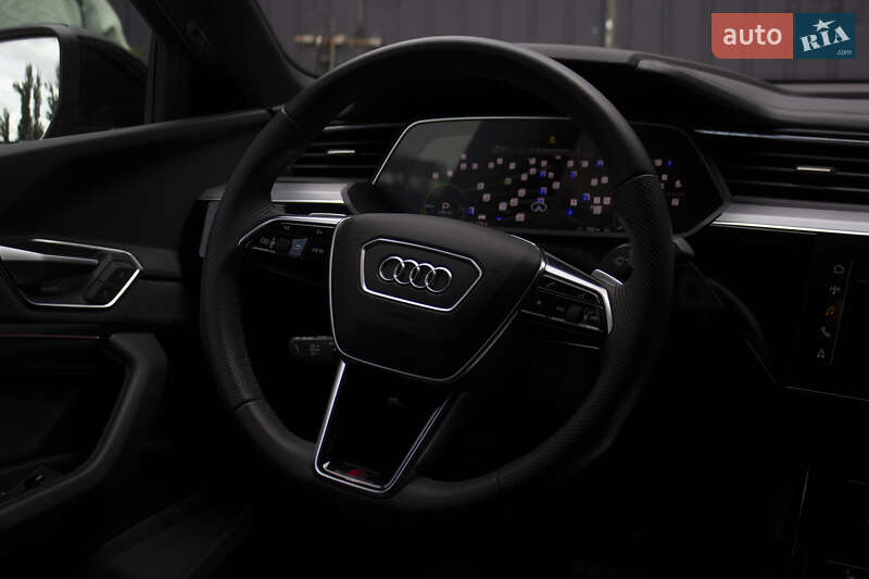 Позашляховик / Кросовер Audi e-tron 2021 в Києві