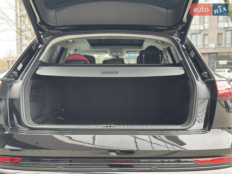 Внедорожник / Кроссовер Audi e-tron 2019 в Ужгороде
