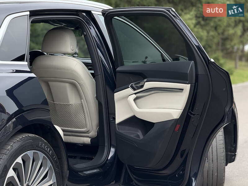 Позашляховик / Кросовер Audi e-tron 2021 в Тернополі