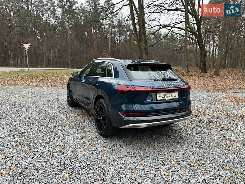 Внедорожник / Кроссовер Audi e-tron 2019 в Киеве