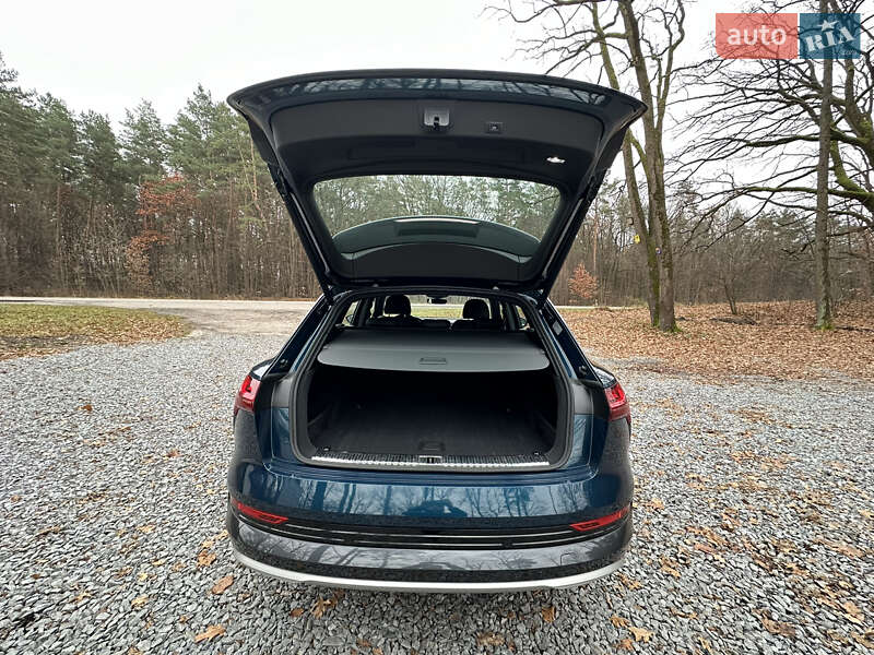 Внедорожник / Кроссовер Audi e-tron 2019 в Киеве