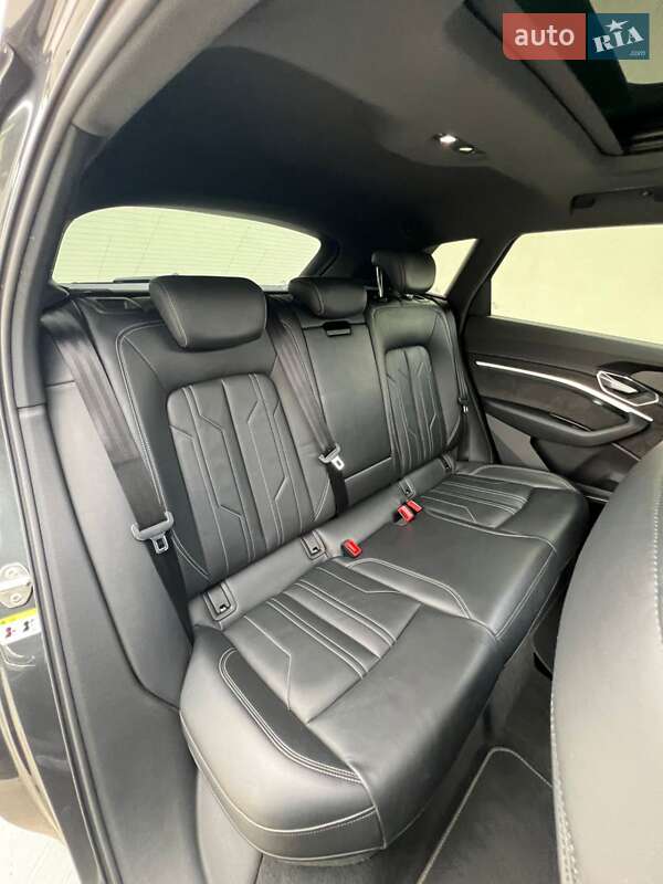 Позашляховик / Кросовер Audi e-tron 2021 в Дніпрі