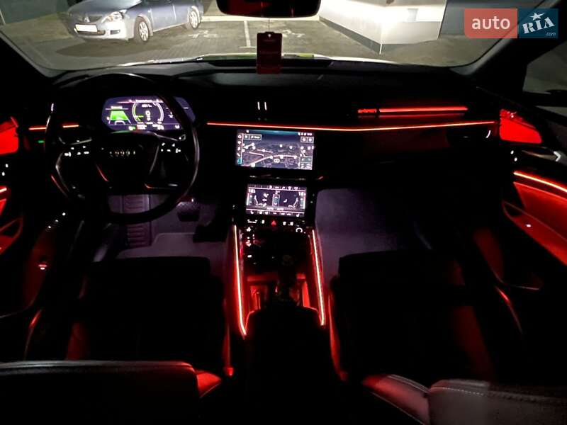 Позашляховик / Кросовер Audi e-tron 2021 в Дніпрі