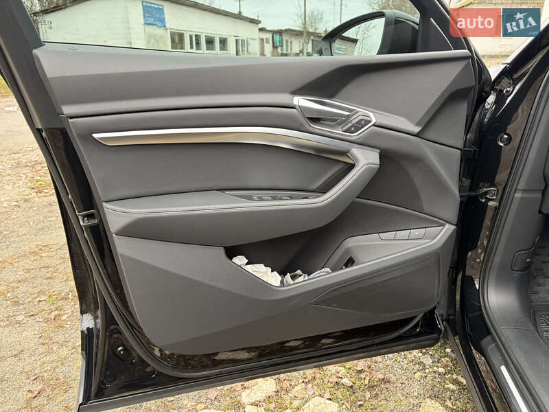 Позашляховик / Кросовер Audi e-tron 2021 в Зміїві