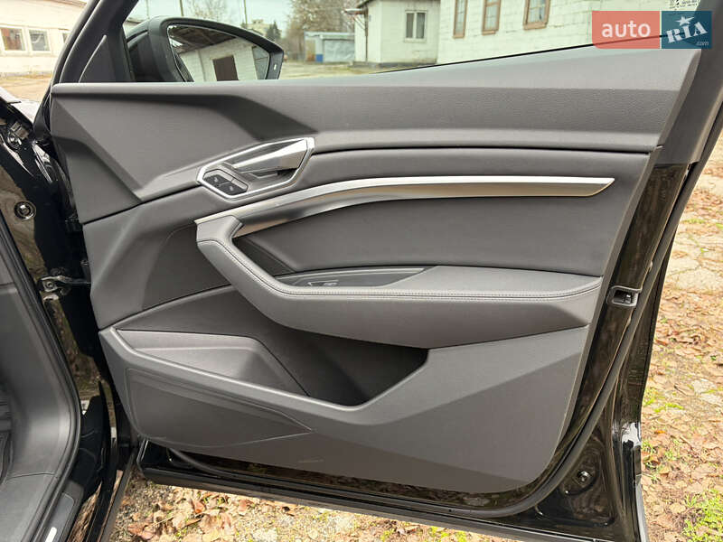 Позашляховик / Кросовер Audi e-tron 2021 в Зміїві