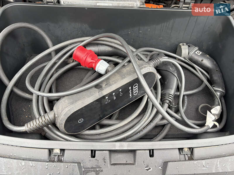 Позашляховик / Кросовер Audi e-tron 2021 в Зміїві