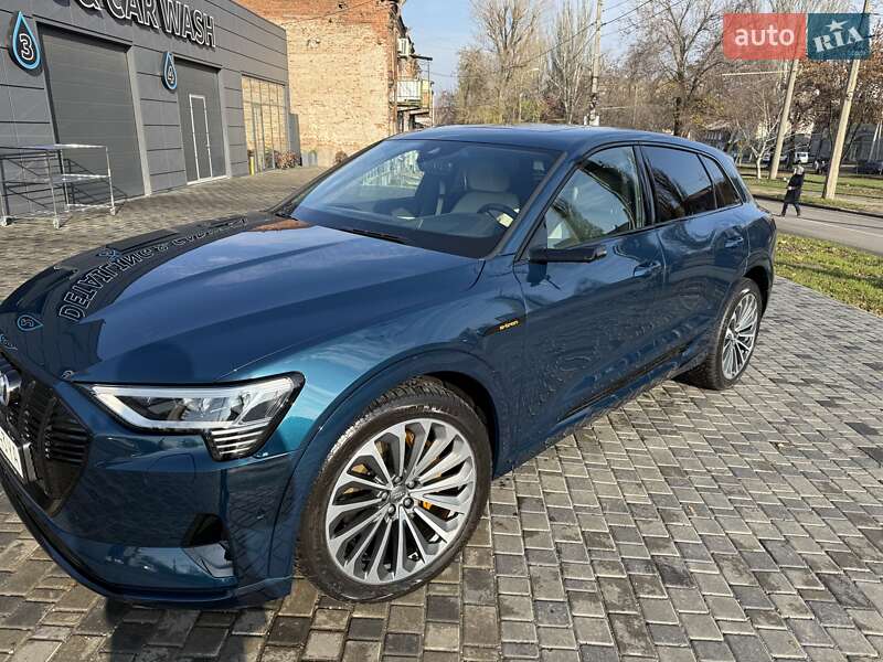 Внедорожник / Кроссовер Audi e-tron 2019 в Днепре