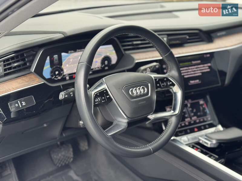 Внедорожник / Кроссовер Audi e-tron 2019 в Киеве фото 15 Внедорожник / Кроссовер Audi e-tron 2019 в Киеве