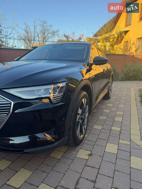 Внедорожник / Кроссовер Audi e-tron 2022 в Мукачево