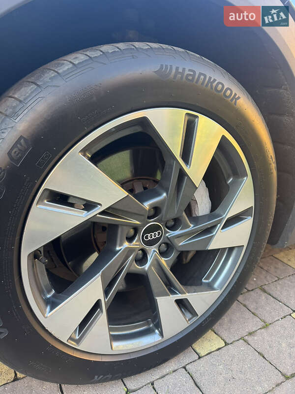 Внедорожник / Кроссовер Audi e-tron 2022 в Мукачево