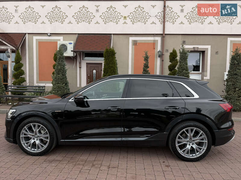 Позашляховик / Кросовер Audi e-tron 2020 в Стрию