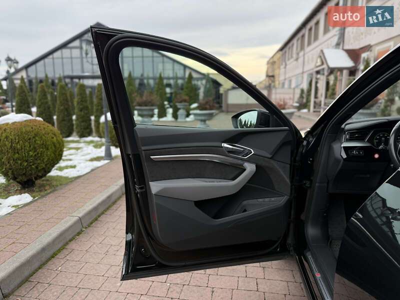 Позашляховик / Кросовер Audi e-tron 2020 в Стрию