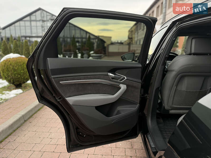 Позашляховик / Кросовер Audi e-tron 2020 в Стрию