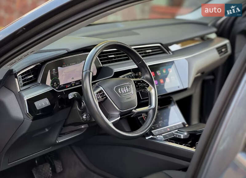 Позашляховик / Кросовер Audi e-tron 2020 в Рафалівці