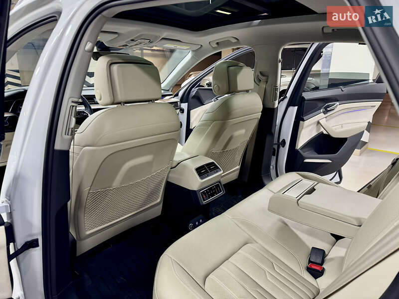 Позашляховик / Кросовер Audi e-tron 2019 в Києві