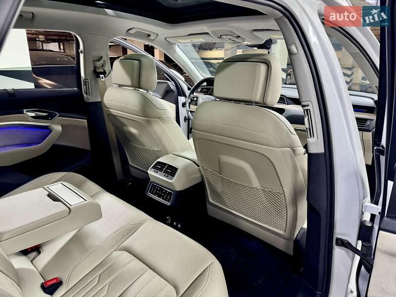 Позашляховик / Кросовер Audi e-tron 2019 в Києві