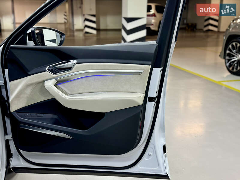 Позашляховик / Кросовер Audi e-tron 2019 в Києві