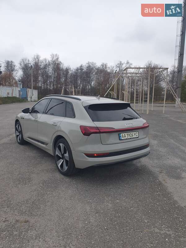 Позашляховик / Кросовер Audi e-tron 2022 в Березані