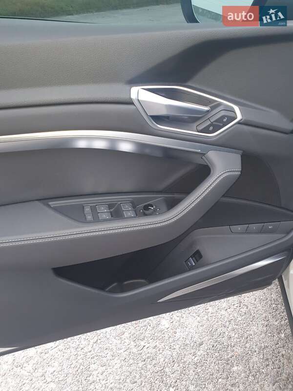 Позашляховик / Кросовер Audi e-tron 2022 в Березані