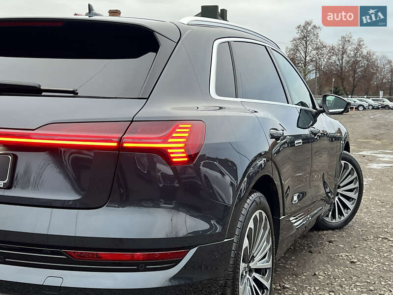 Позашляховик / Кросовер Audi e-tron 2022 в Луцьку