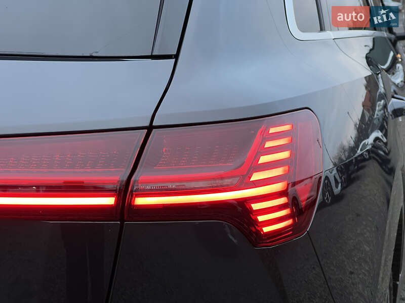 Позашляховик / Кросовер Audi e-tron 2022 в Луцьку
