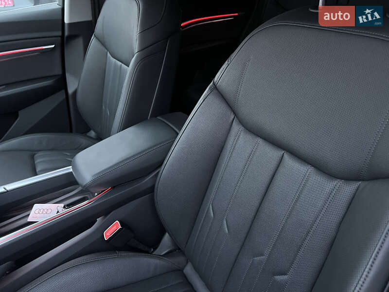 Позашляховик / Кросовер Audi e-tron 2022 в Луцьку