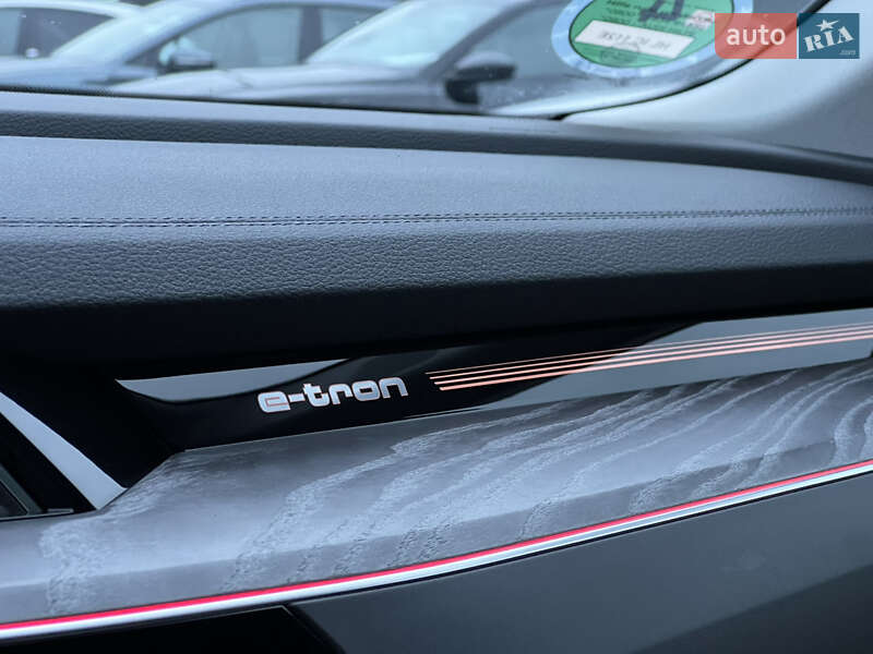 Позашляховик / Кросовер Audi e-tron 2022 в Луцьку
