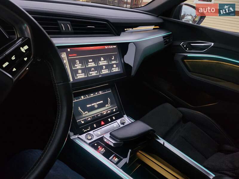 Внедорожник / Кроссовер Audi e-tron 2021 в Бориславе