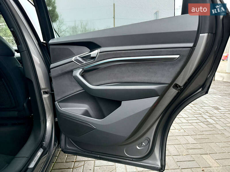 Внедорожник / Кроссовер Audi e-tron 2022 в Днепре фото 49 Внедорожник / Кроссовер Audi e-tron 2022 в Днепре