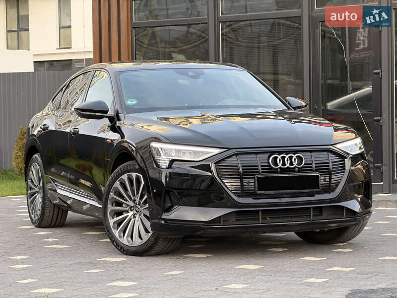 Внедорожник / Кроссовер Audi e-tron 2022 в Ужгороде