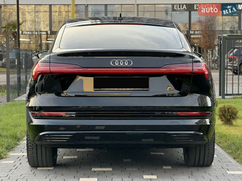 Внедорожник / Кроссовер Audi e-tron 2022 в Ужгороде