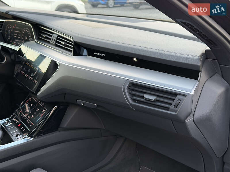 Внедорожник / Кроссовер Audi e-tron 2022 в Ужгороде