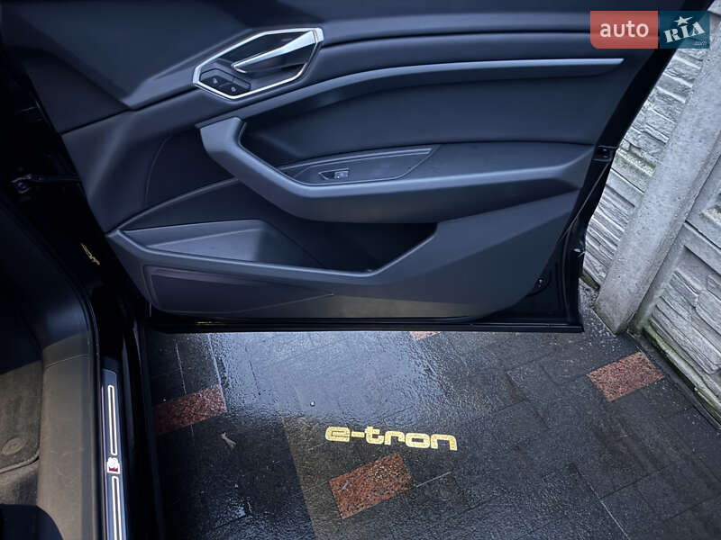 Позашляховик / Кросовер Audi e-tron 2022 в Житомирі